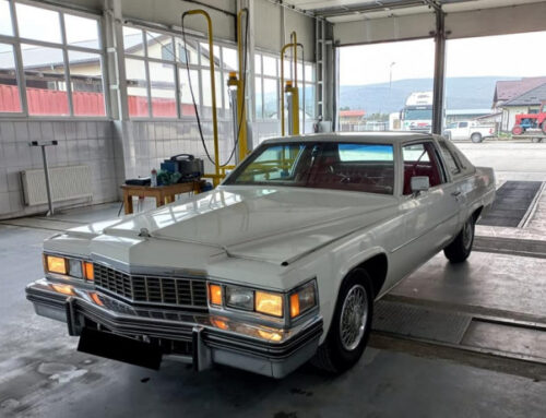 FOTO // Un Cadillac Coupe DeVille, o emblemă a automobilelor americane, a ajuns la RAR Vaslui  Citește mai mult la: https://www.digi24.ro/stiri/sci-tech/auto/un-cadillac-coupe-deville-o-emblema-a-automobilelor-americane-a-ajuns-la-rar-vaslui-2316481  Informaţiile publicate pe site-ul Digi24.ro pot fi preluate, în conformitate cu legislația aplicabilă, doar în limita a 120 de caractere.